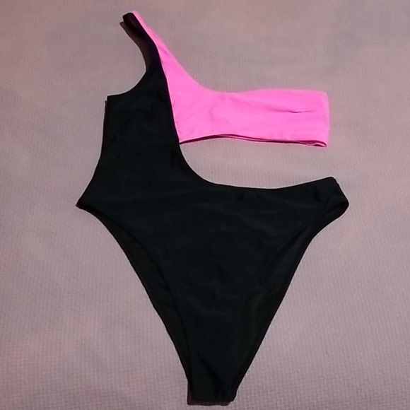 Kendall + Kylie One Piece - Picture 2 of 9